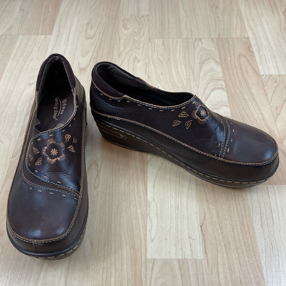 Spring Step L’Artiste “ Burbank” Brown Leather Embroidered Clogs